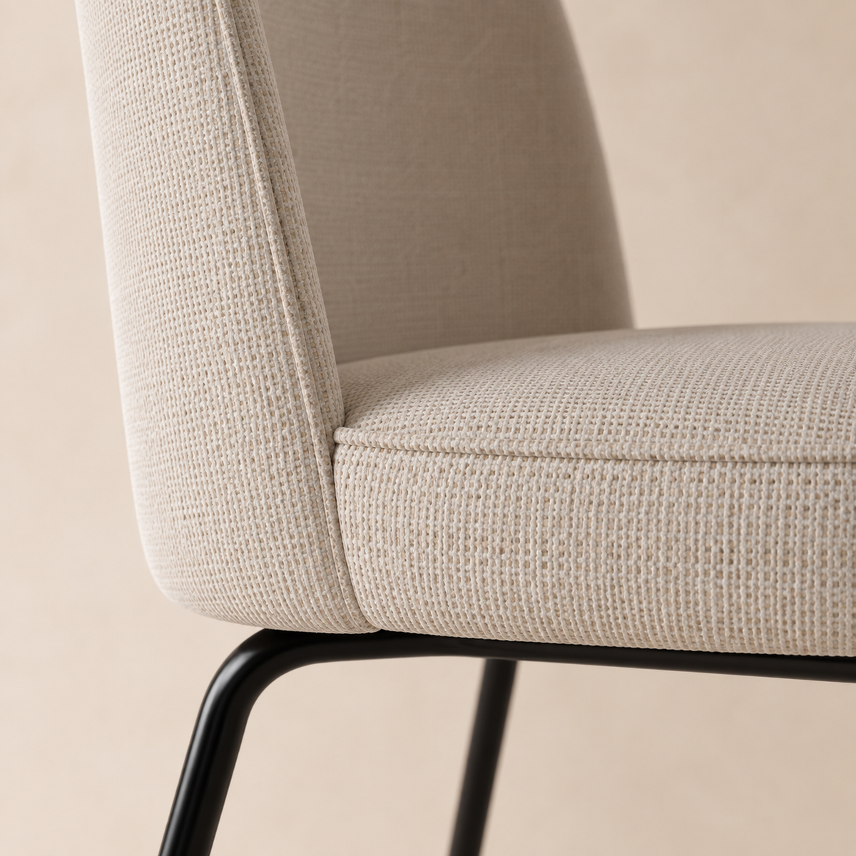 Silla de comedor tapizada, pata metálica