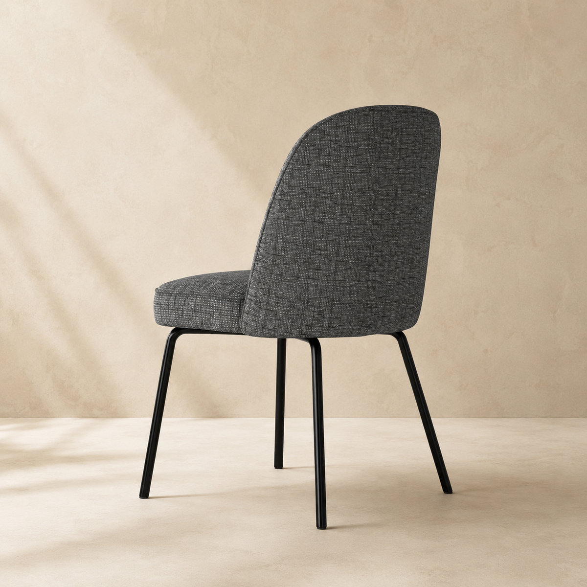 Silla de comedor tapizada, pata metálica
