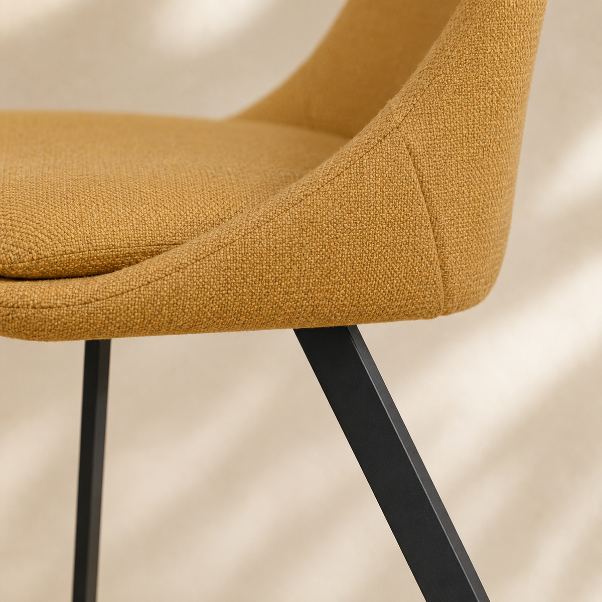 Silla de comedor tapizada, pata metálica