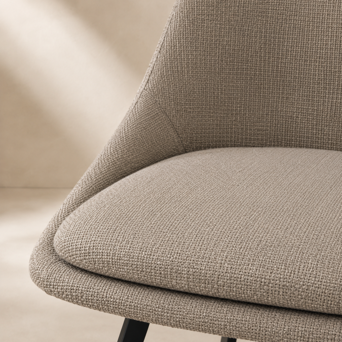 Silla de comedor tapizada, pata metálica
