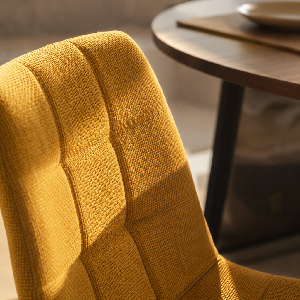 Silla de comedor tapizada, pata metálica
