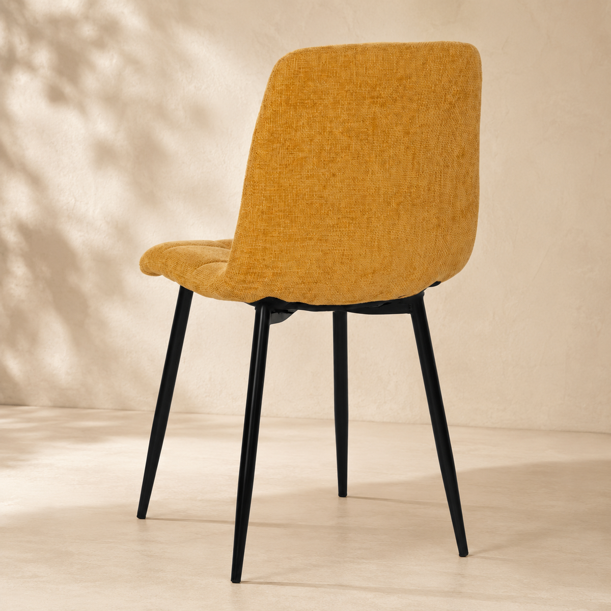Silla de comedor tapizada, pata metálica