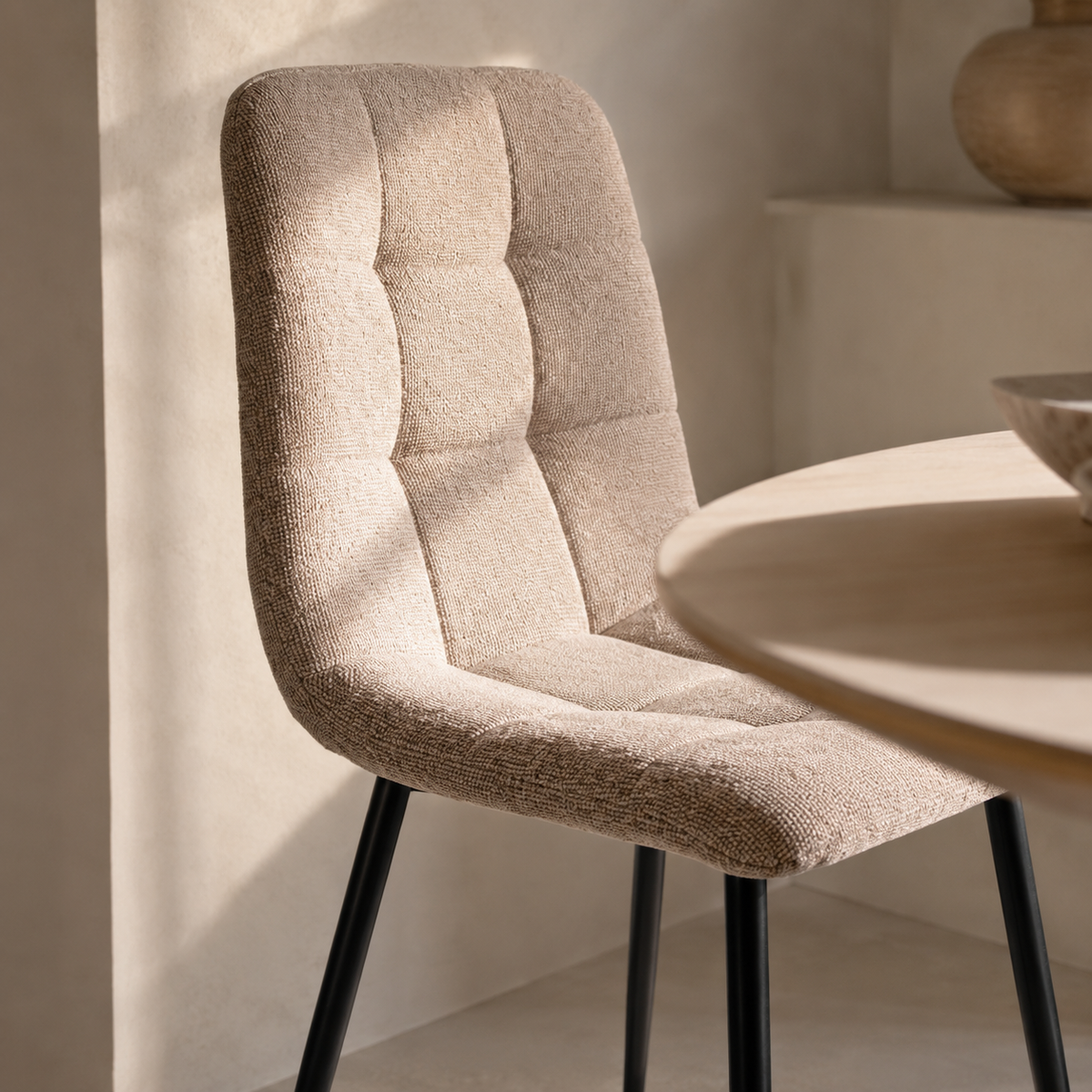 Silla de comedor tapizada, pata metálica