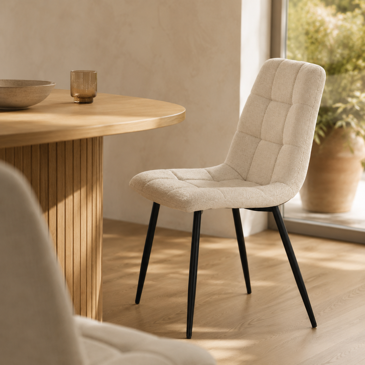 Silla de comedor tapizada, pata metálica