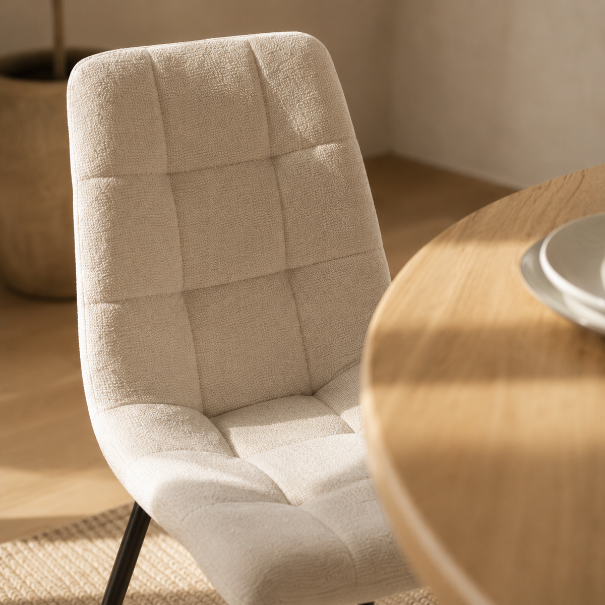 Silla de comedor tapizada, pata metálica
