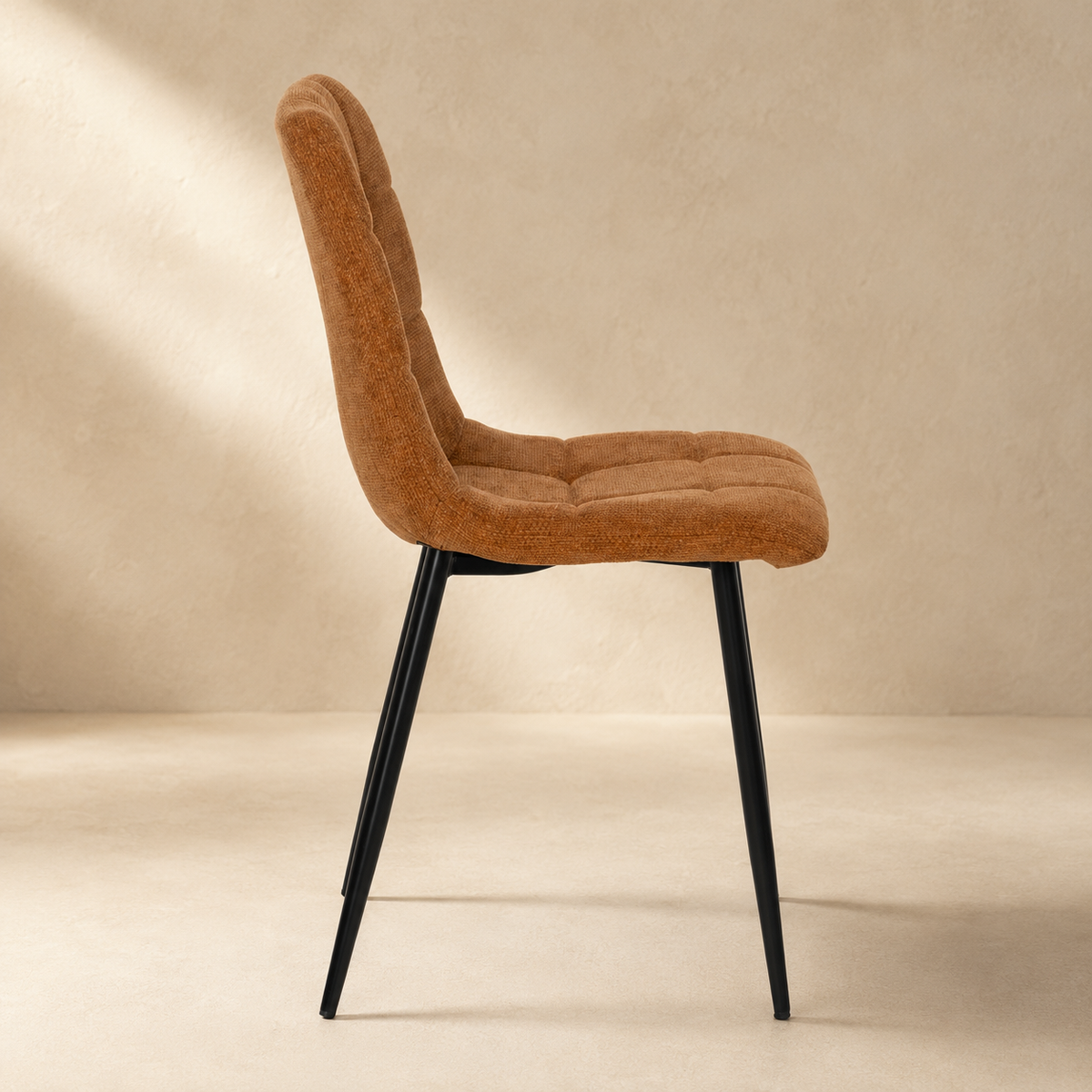 Silla de comedor tapizada, pata metálica
