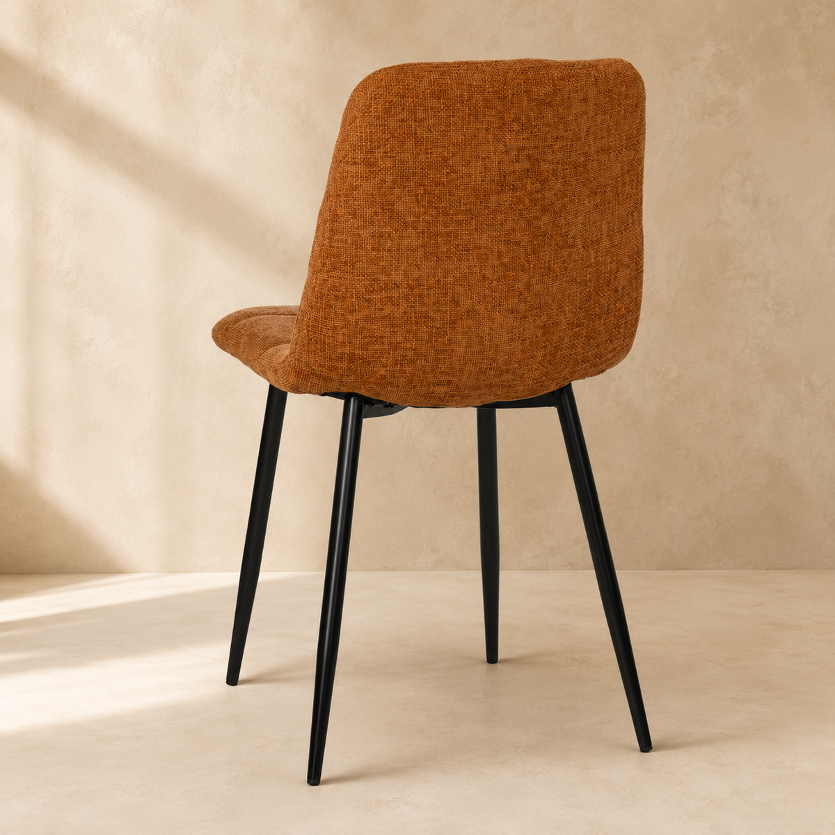 Silla de comedor tapizada, pata metálica