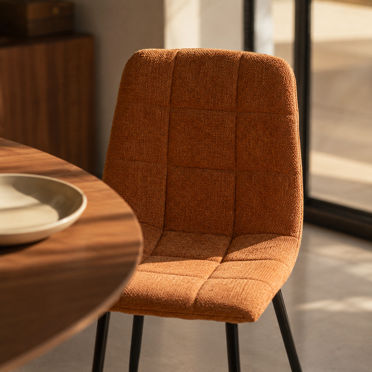 Silla de comedor tapizada, pata metálica
