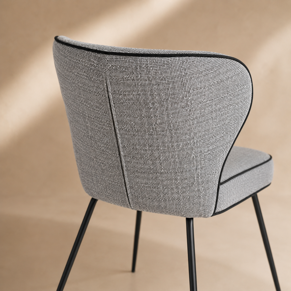 Silla de comedor tapizada, pata metálica
