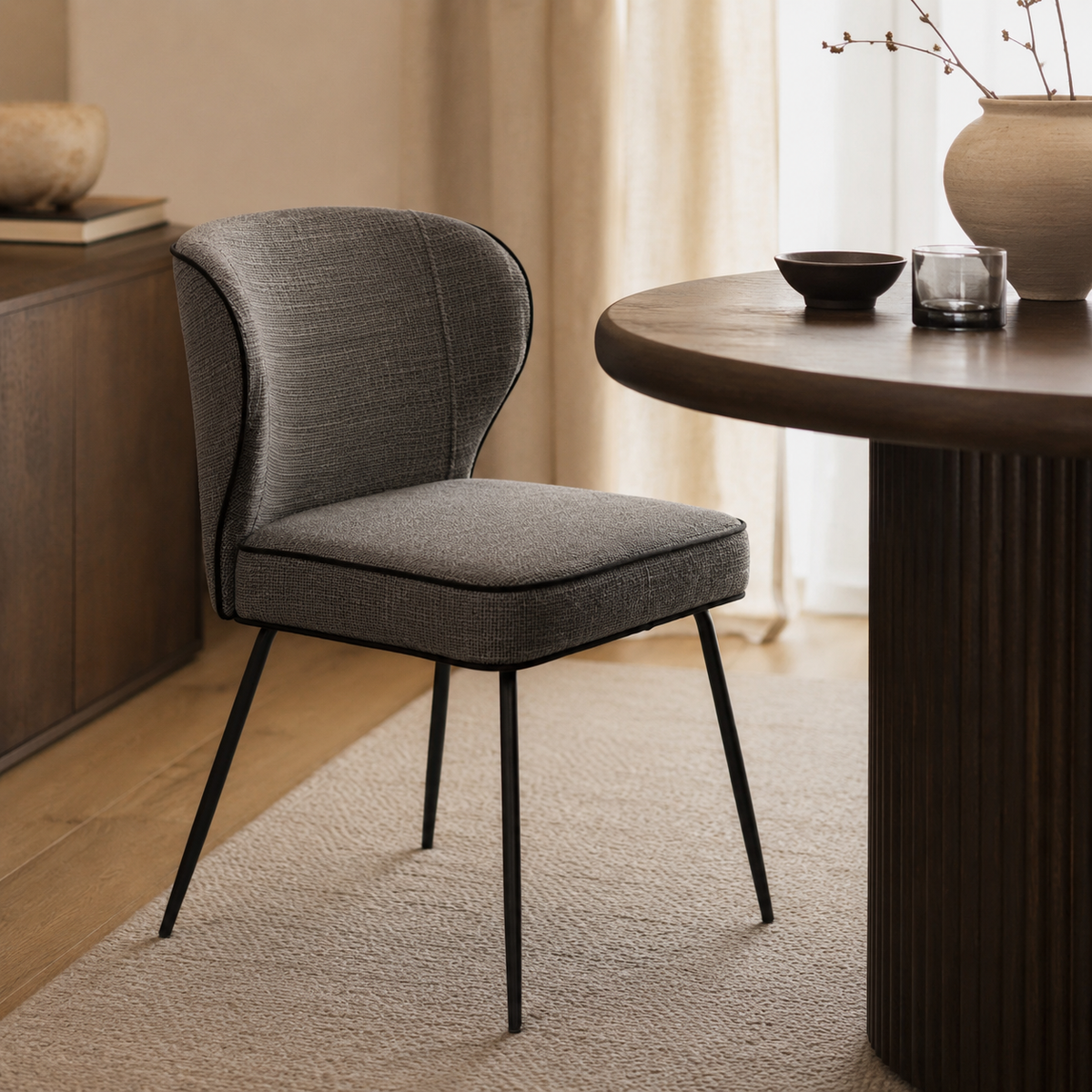 Silla de comedor tapizada, pata metálica