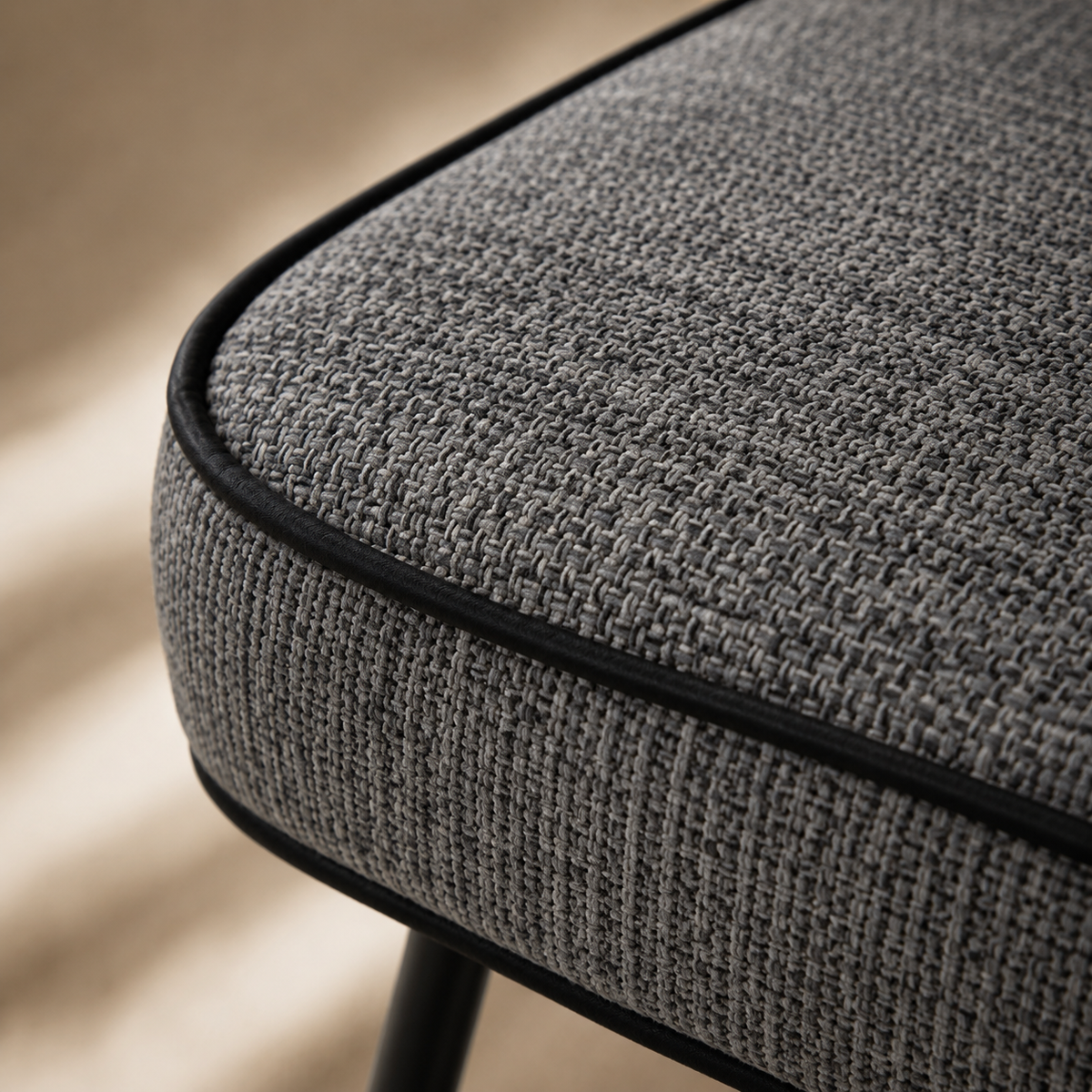 Silla de comedor tapizada, pata metálica