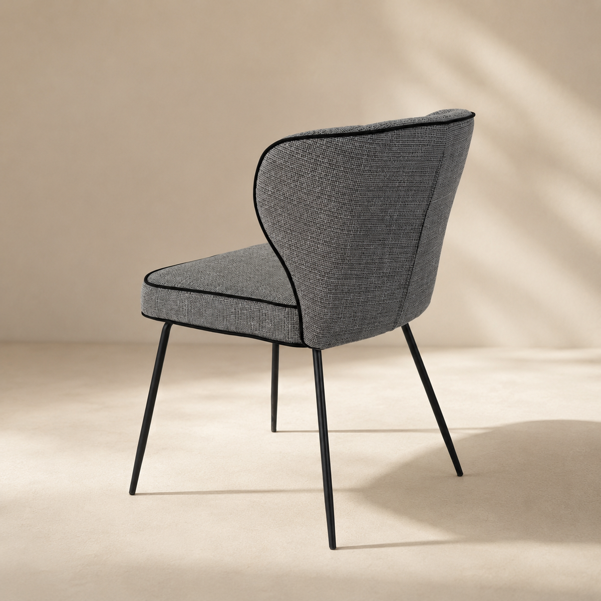 Silla de comedor tapizada, pata metálica