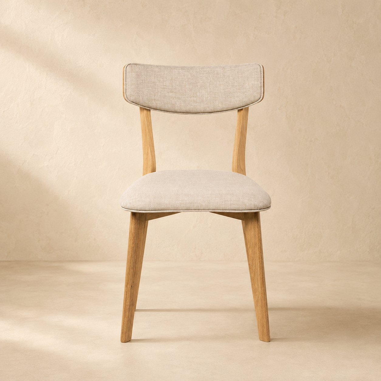 Silla de comedor tapizada, patas de roble