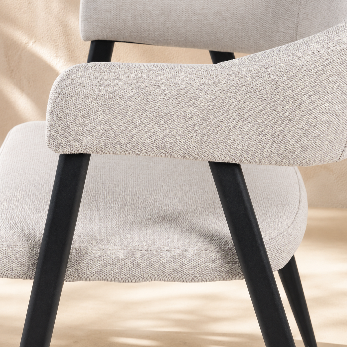Silla de comedor tapizada, pata metálica