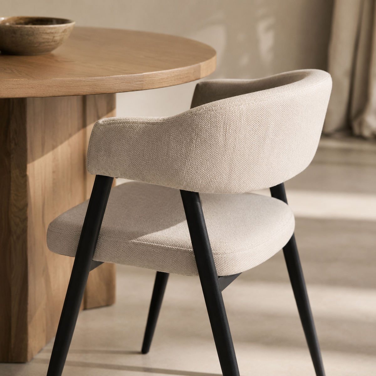 Silla de comedor tapizada, pata metálica