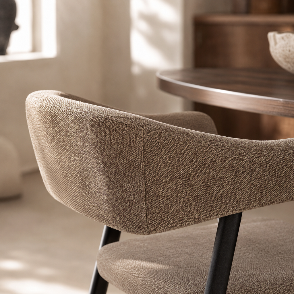 Silla de comedor tapizada, pata metálica
