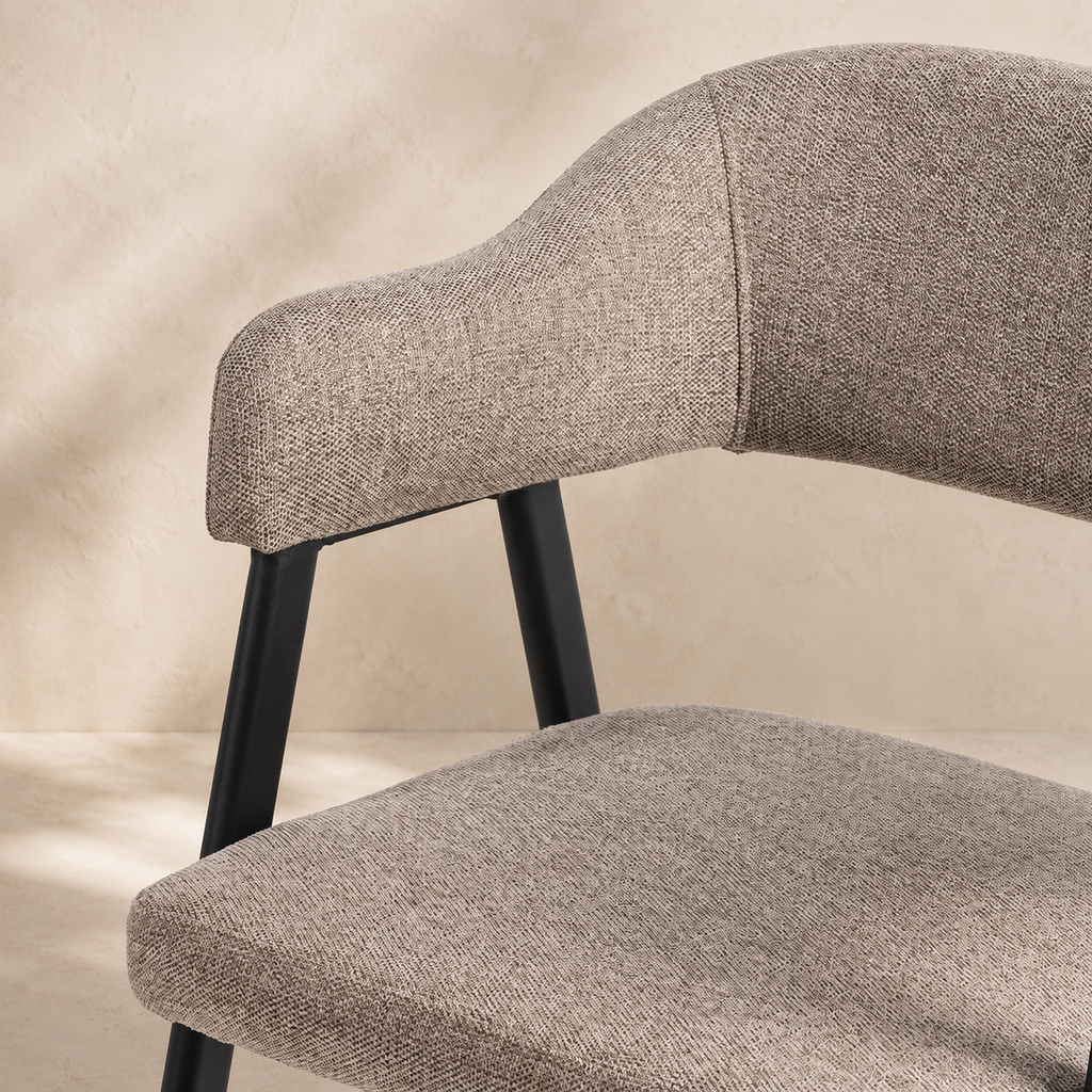 Silla de comedor tapizada, pata metálica