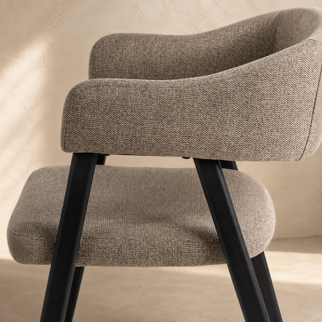 Silla de comedor tapizada, pata metálica