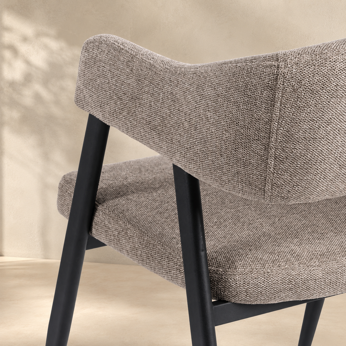 Silla de comedor tapizada, pata metálica