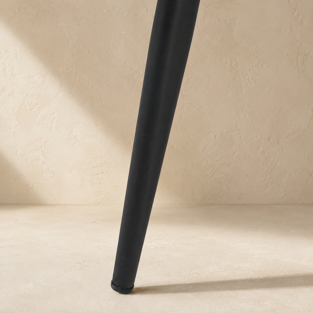 Silla de comedor tapizada, pata metálica
