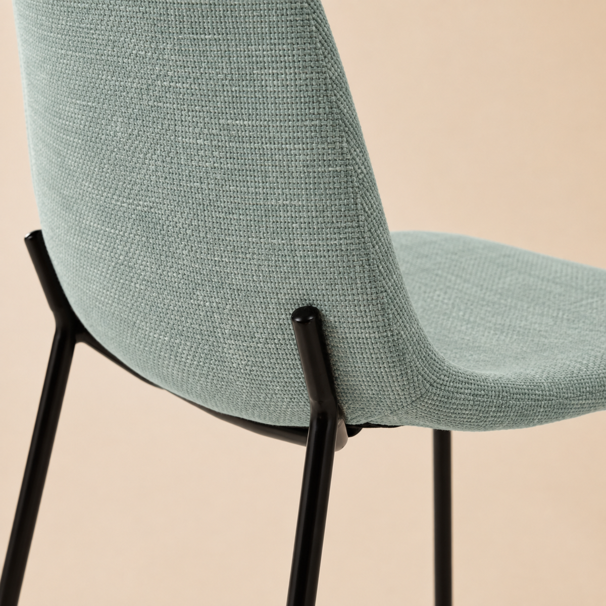 Silla de comedor tapizada, pata metálica