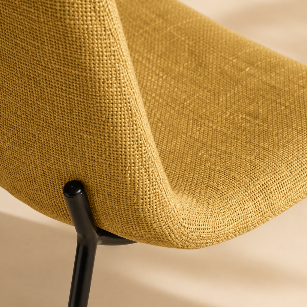 Silla de comedor tapizada, pata metálica