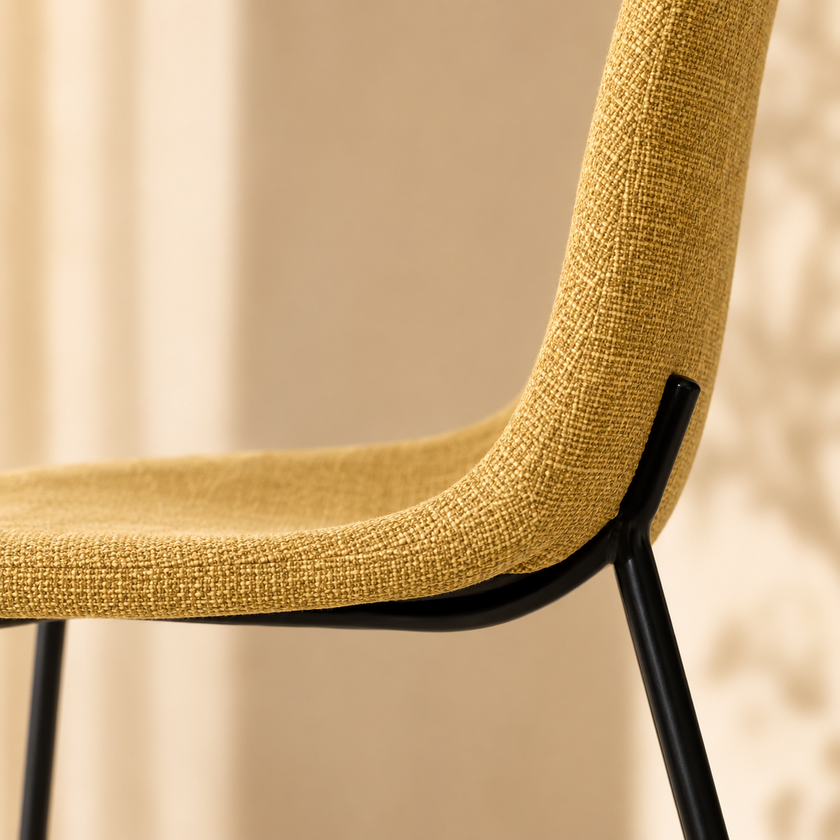 Silla de comedor tapizada, pata metálica