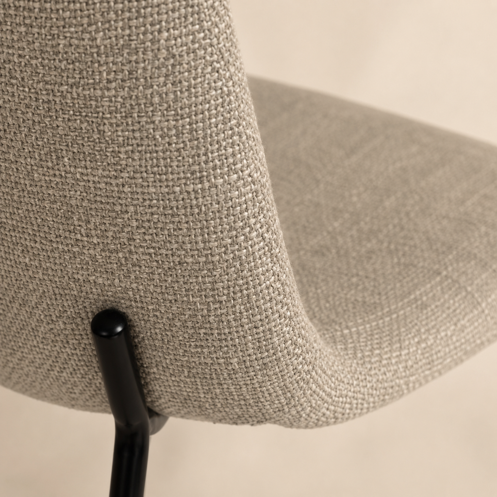 Silla de comedor tapizada, pata metálica