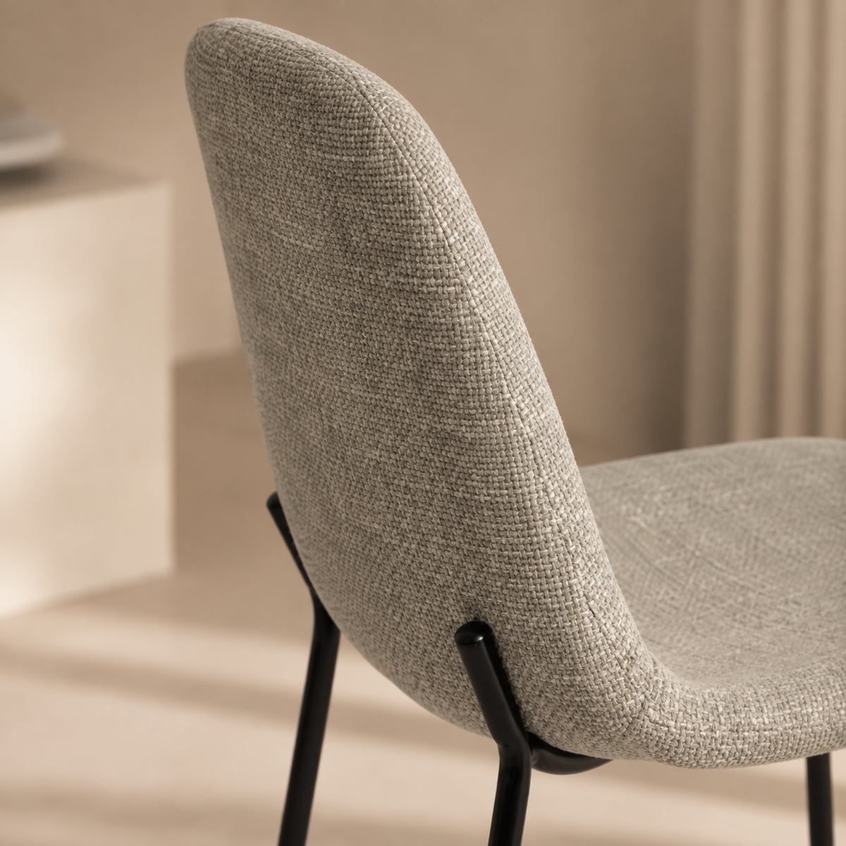 Silla de comedor tapizada, pata metálica