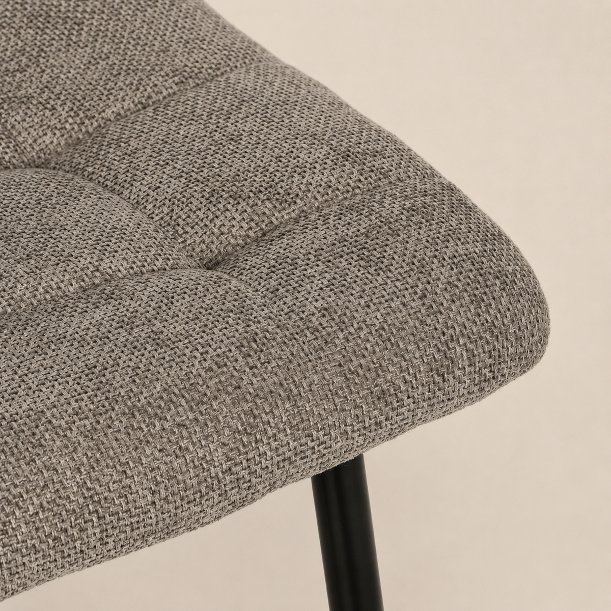 Silla de comedor tapizada, pata metálica