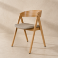 Silla de comedor tapizada, patas de roble