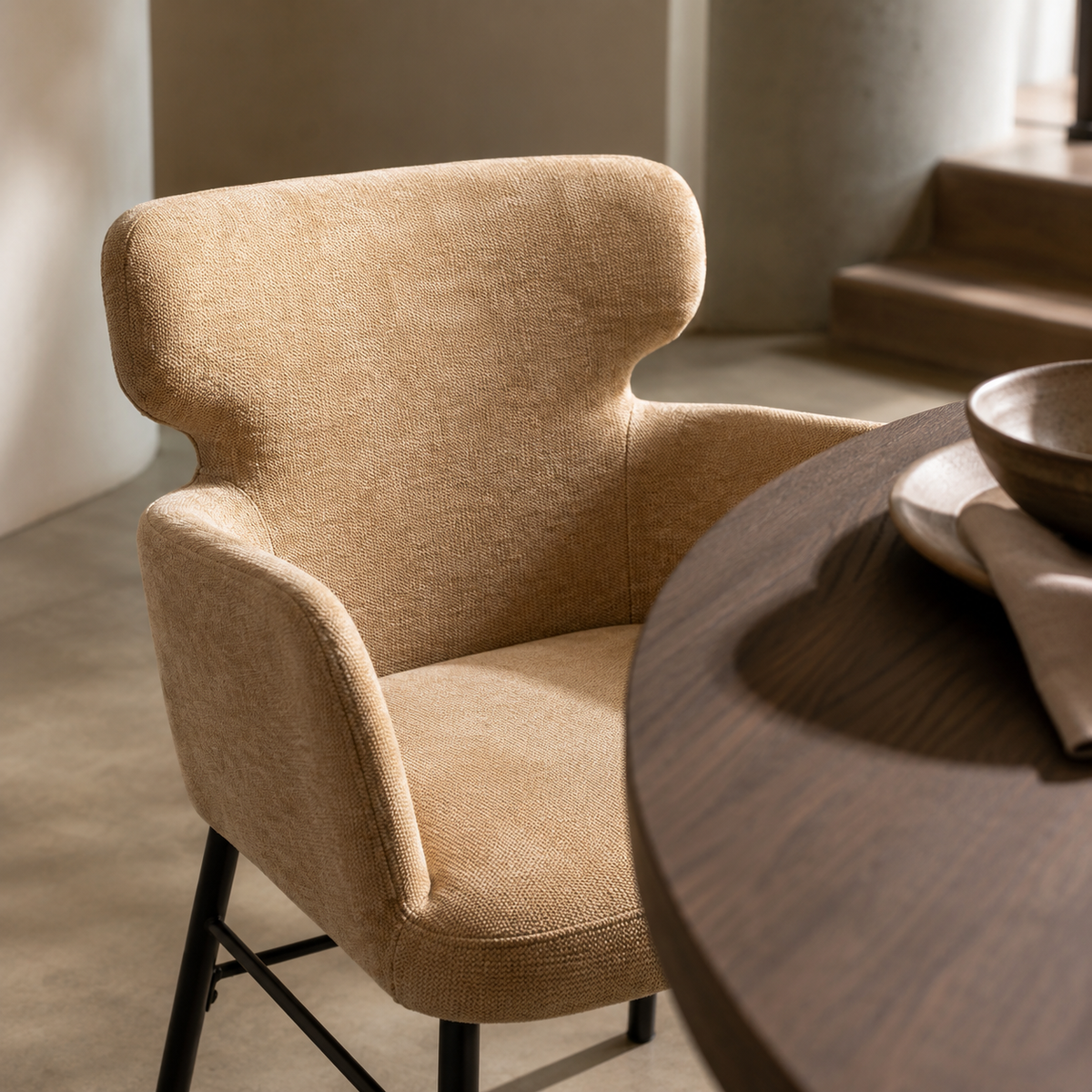 Silla de comedor tapizada, pata metálica