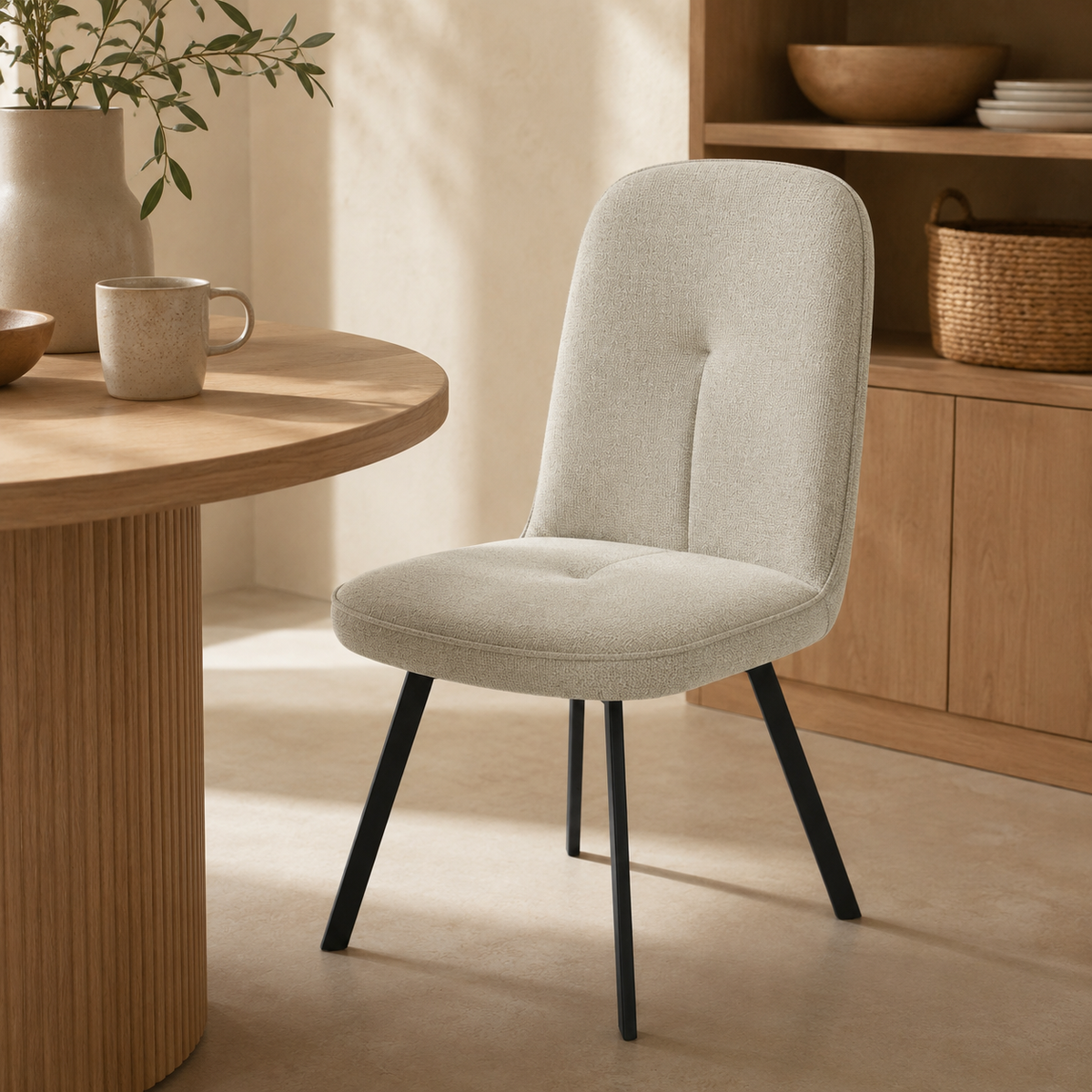 Silla de comedor tapizada, pata metálica