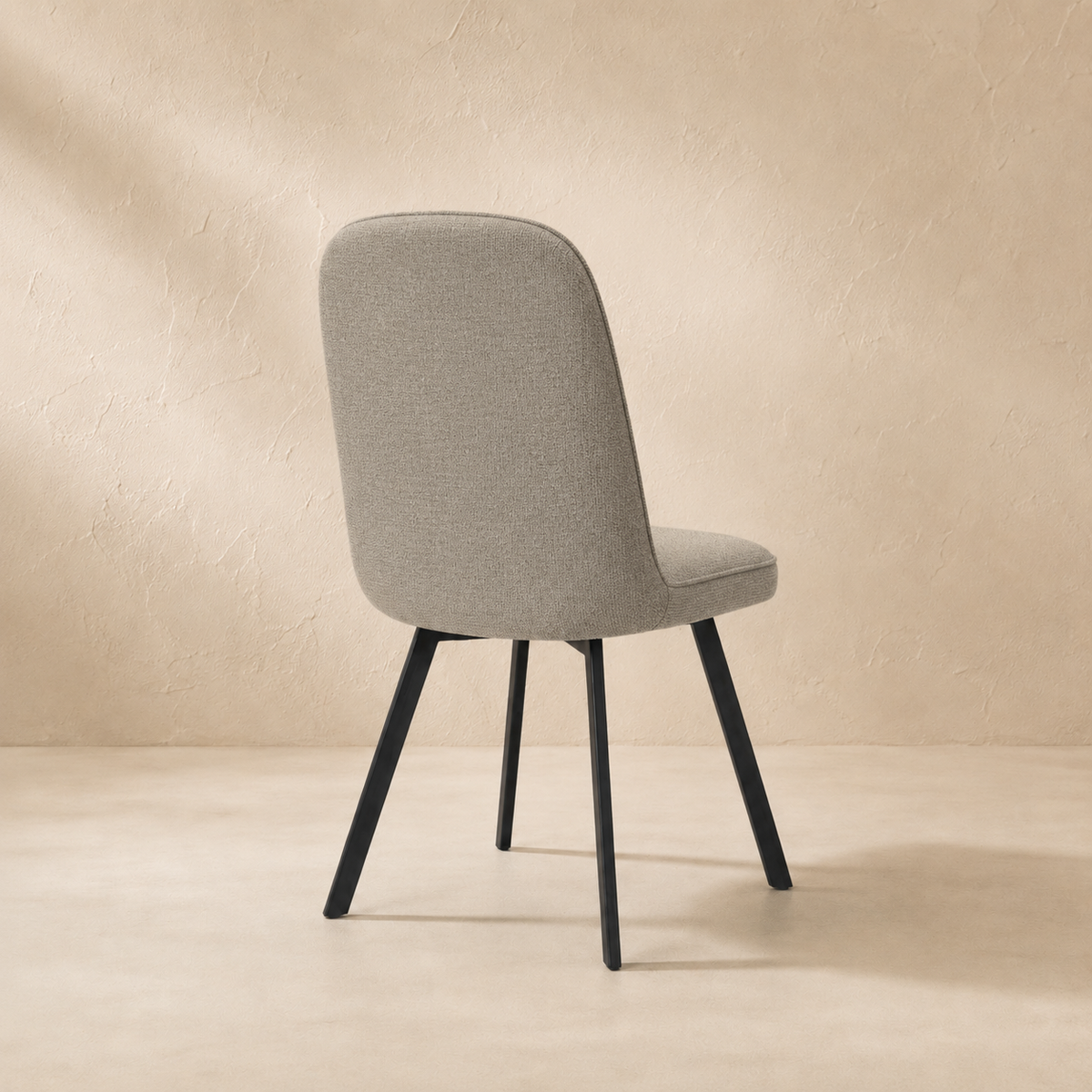 Silla de comedor tapizada, pata metálica