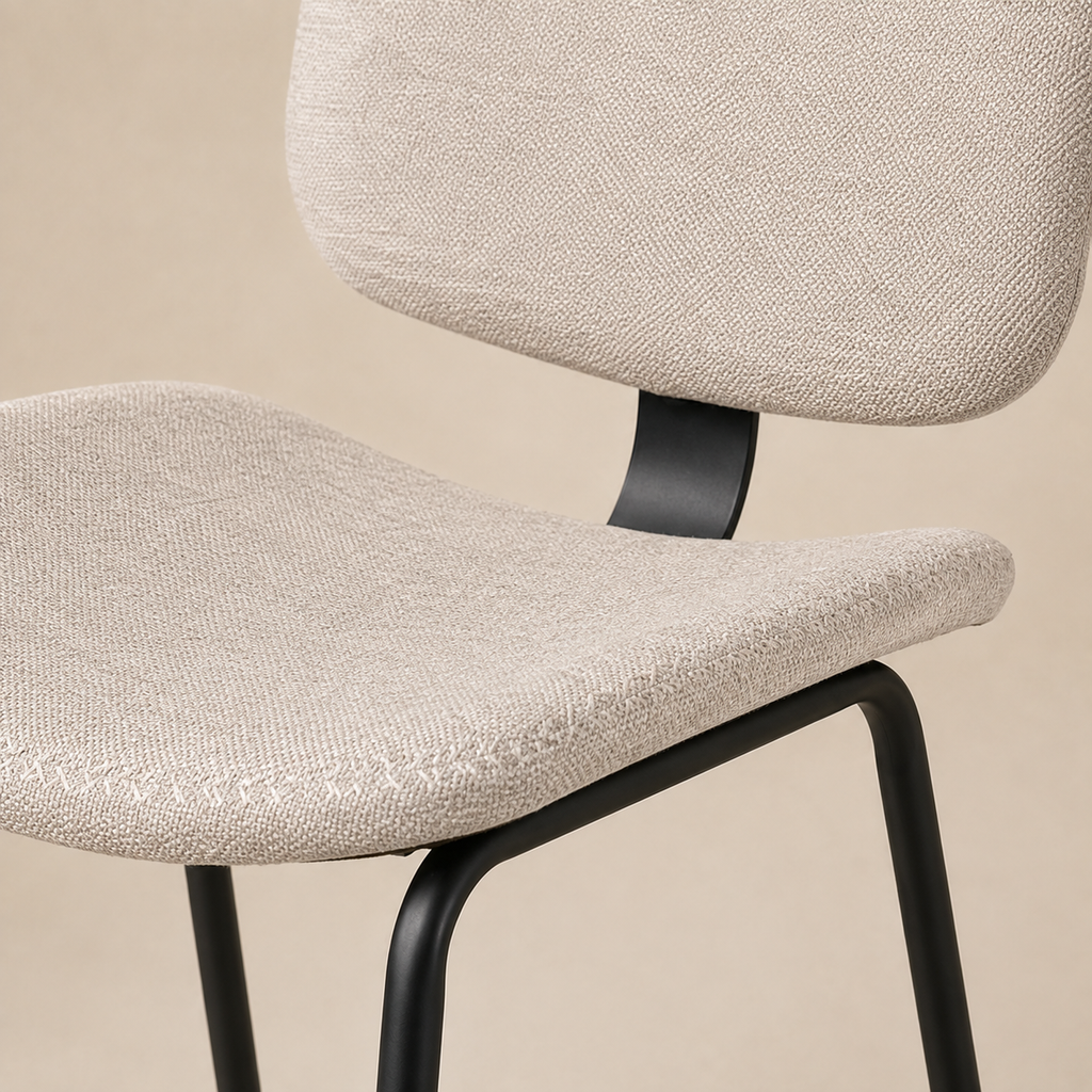 Silla de comedor tapizada, pata metálica