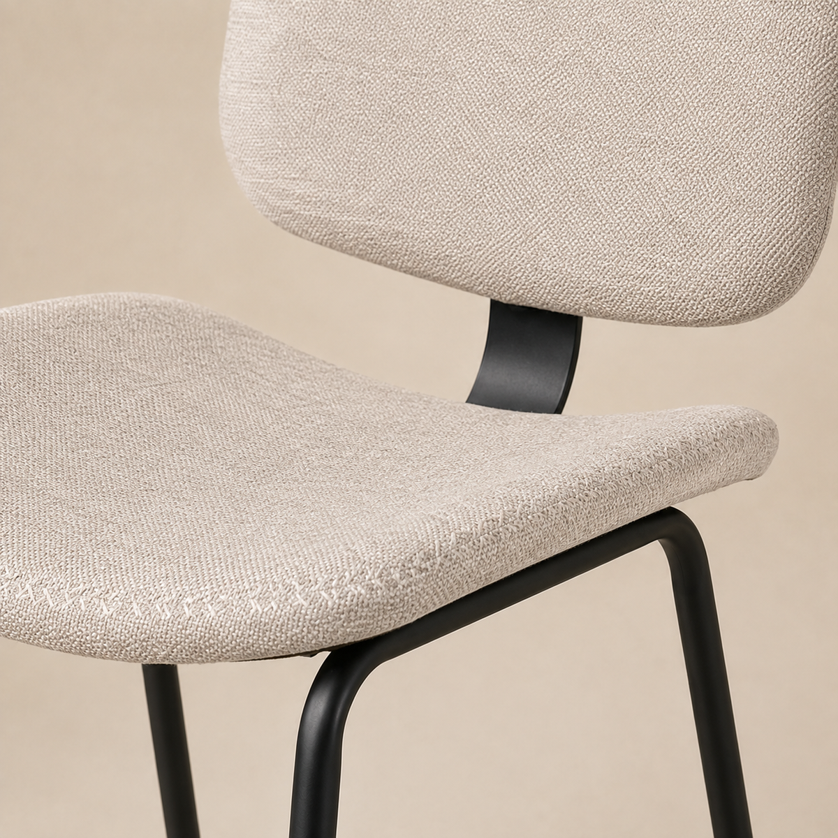 Silla de comedor tapizada, pata metálica