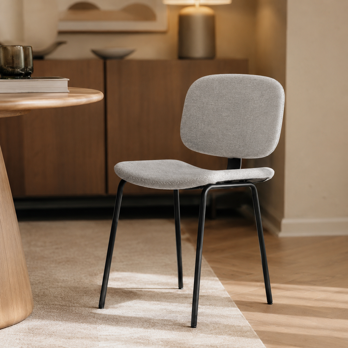 Silla de comedor tapizada, pata metálica