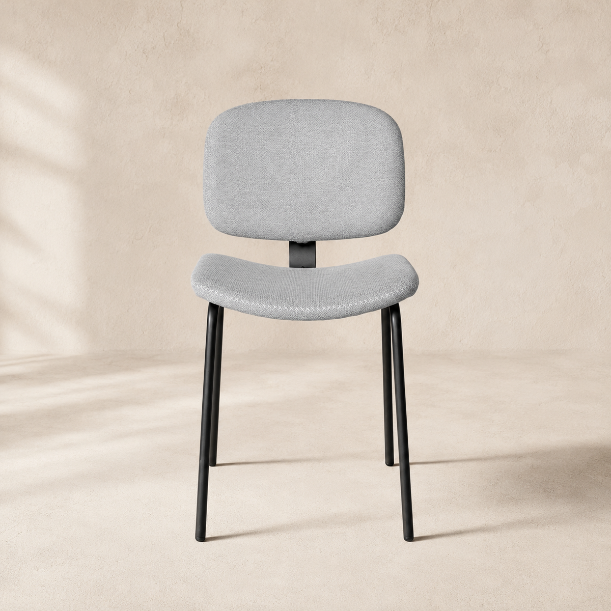 Silla de comedor tapizada, pata metálica