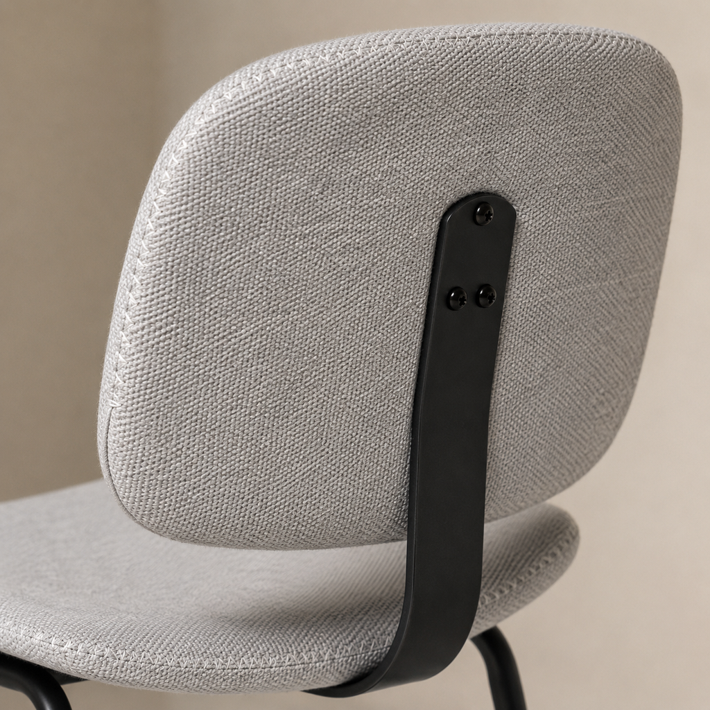 Silla de comedor tapizada, pata metálica