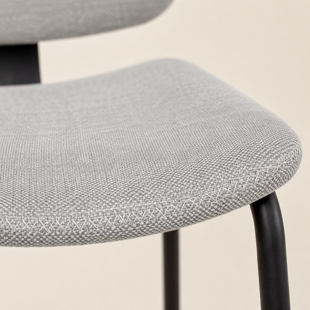 Silla de comedor tapizada, pata metálica