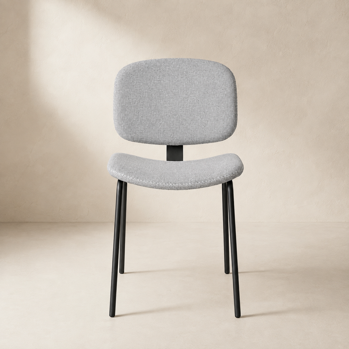 Silla de comedor tapizada, pata metálica