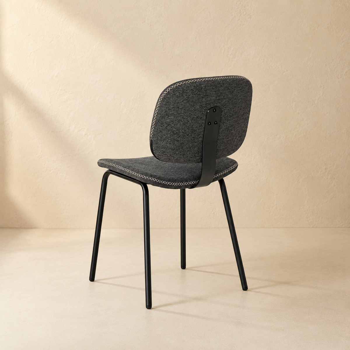 Silla de comedor tapizada, pata metálica
