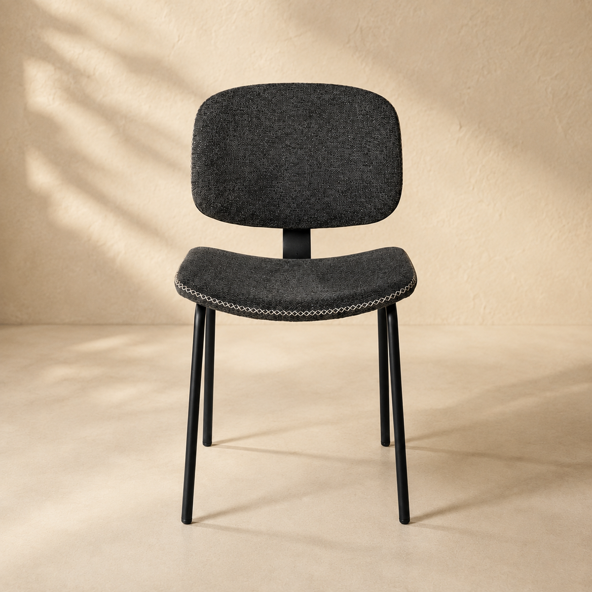 Silla de comedor tapizada, pata metálica