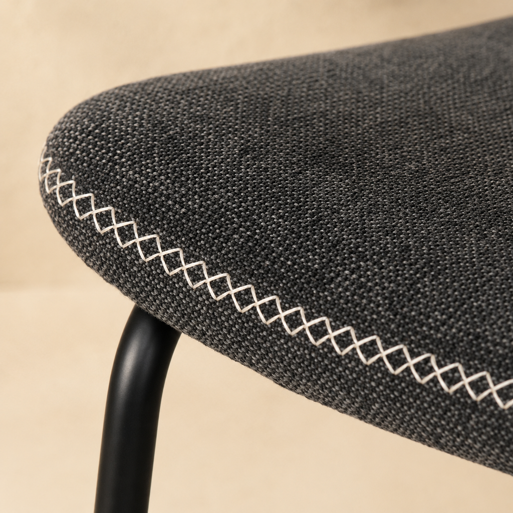 Silla de comedor tapizada, pata metálica