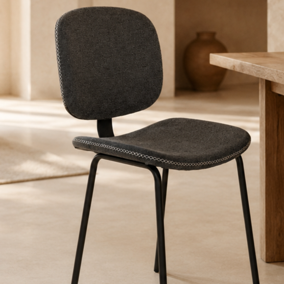 Silla de comedor tapizada, pata metálica
