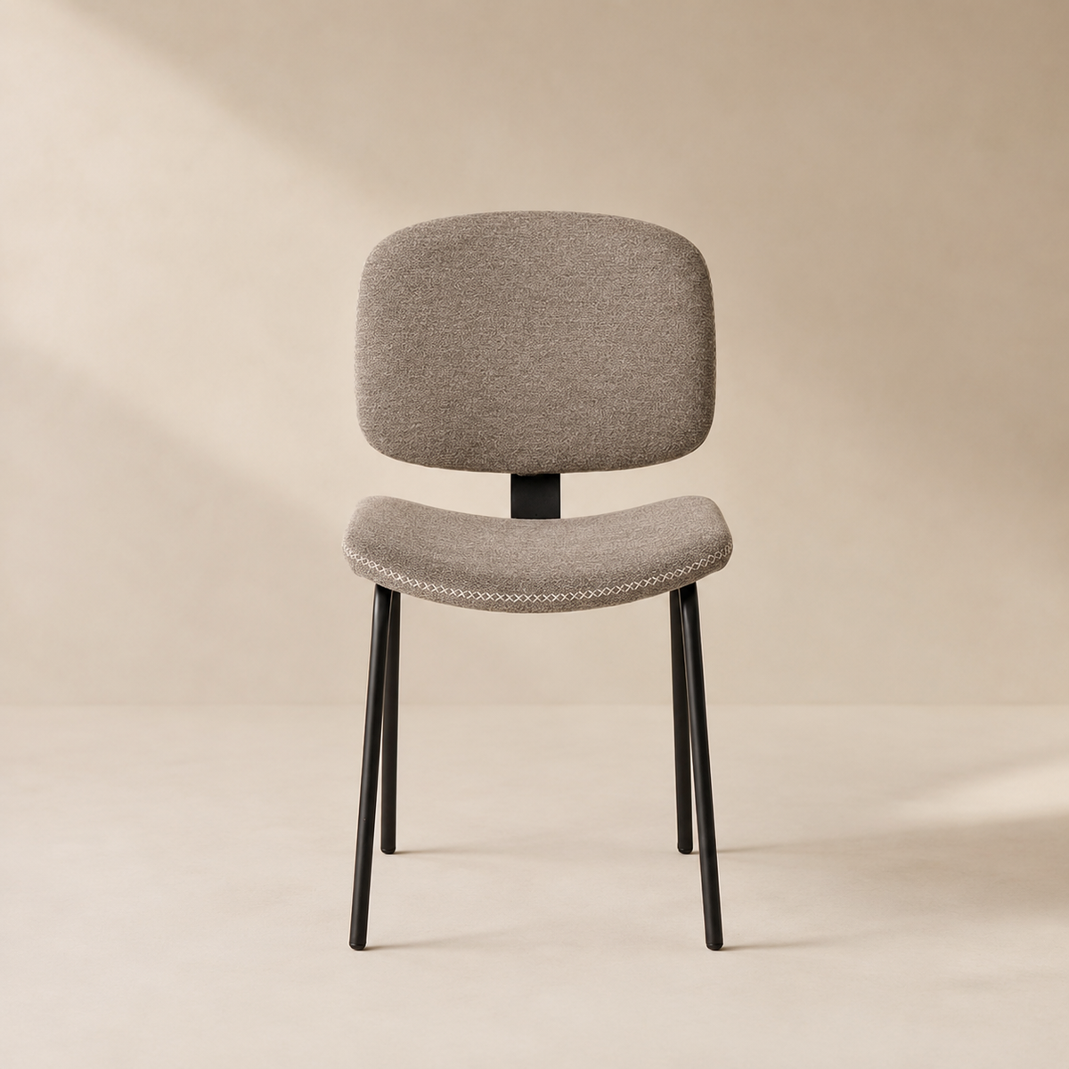 Silla de comedor tapizada, pata metálica