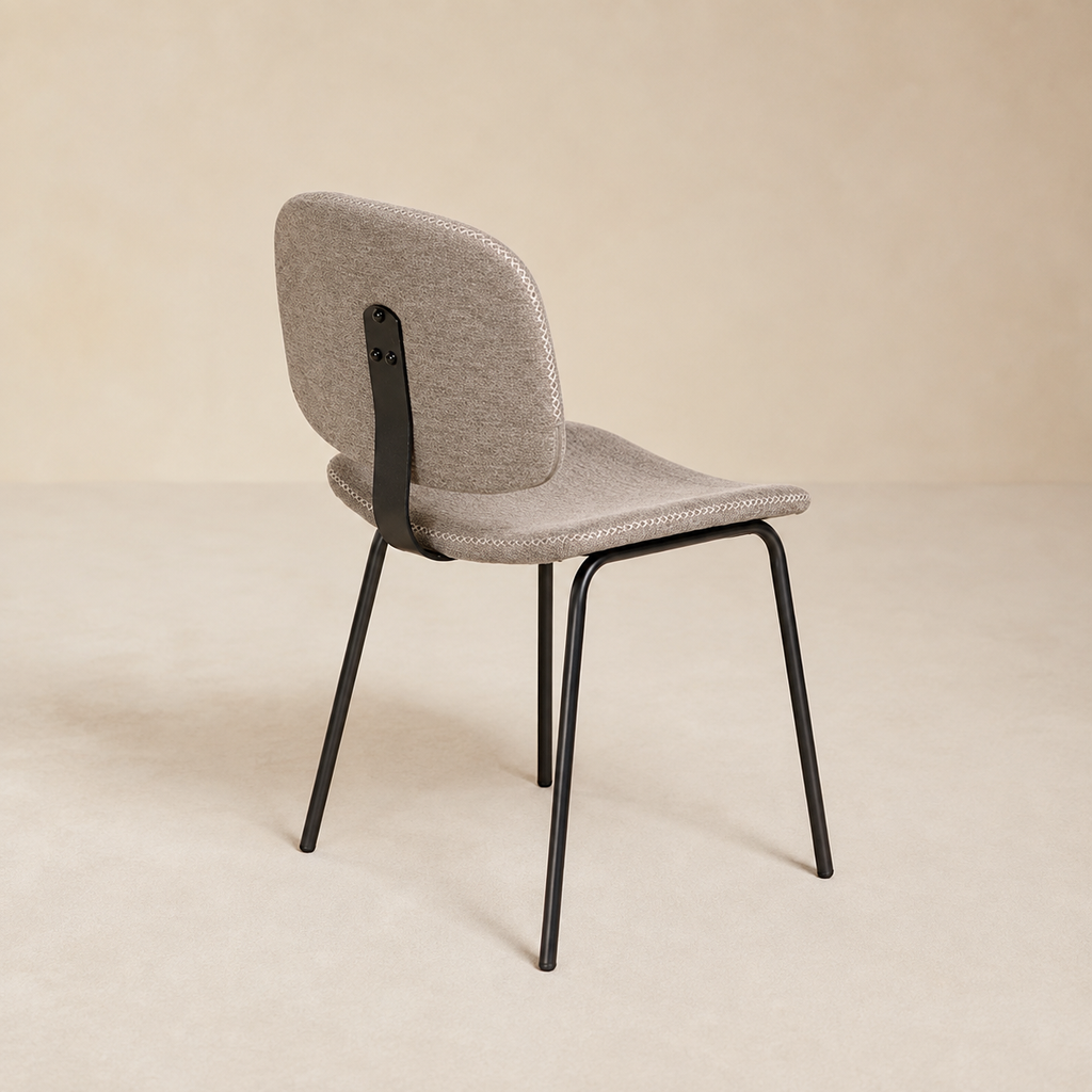 Silla de comedor tapizada, pata metálica