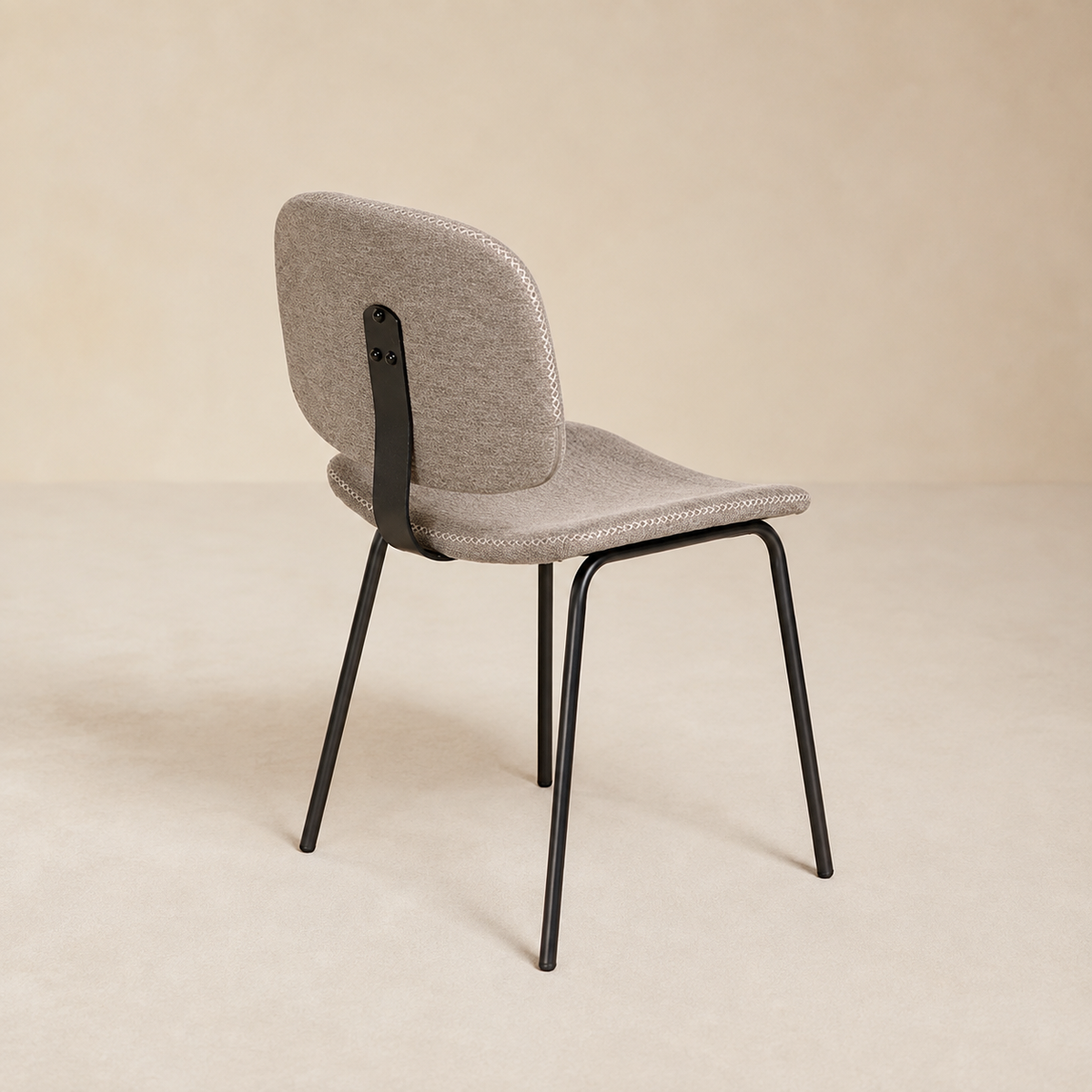 Silla de comedor tapizada, pata metálica