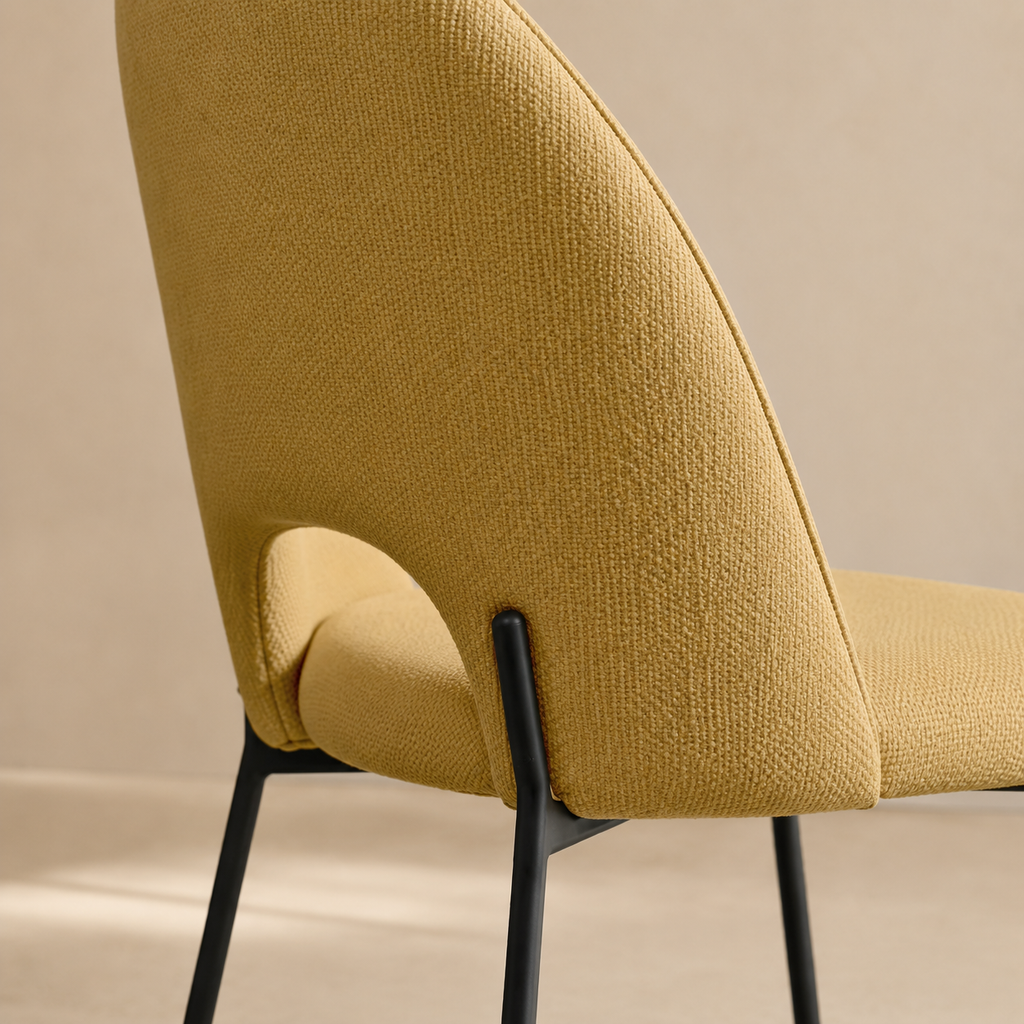 Silla de comedor tapizada, pata metálica