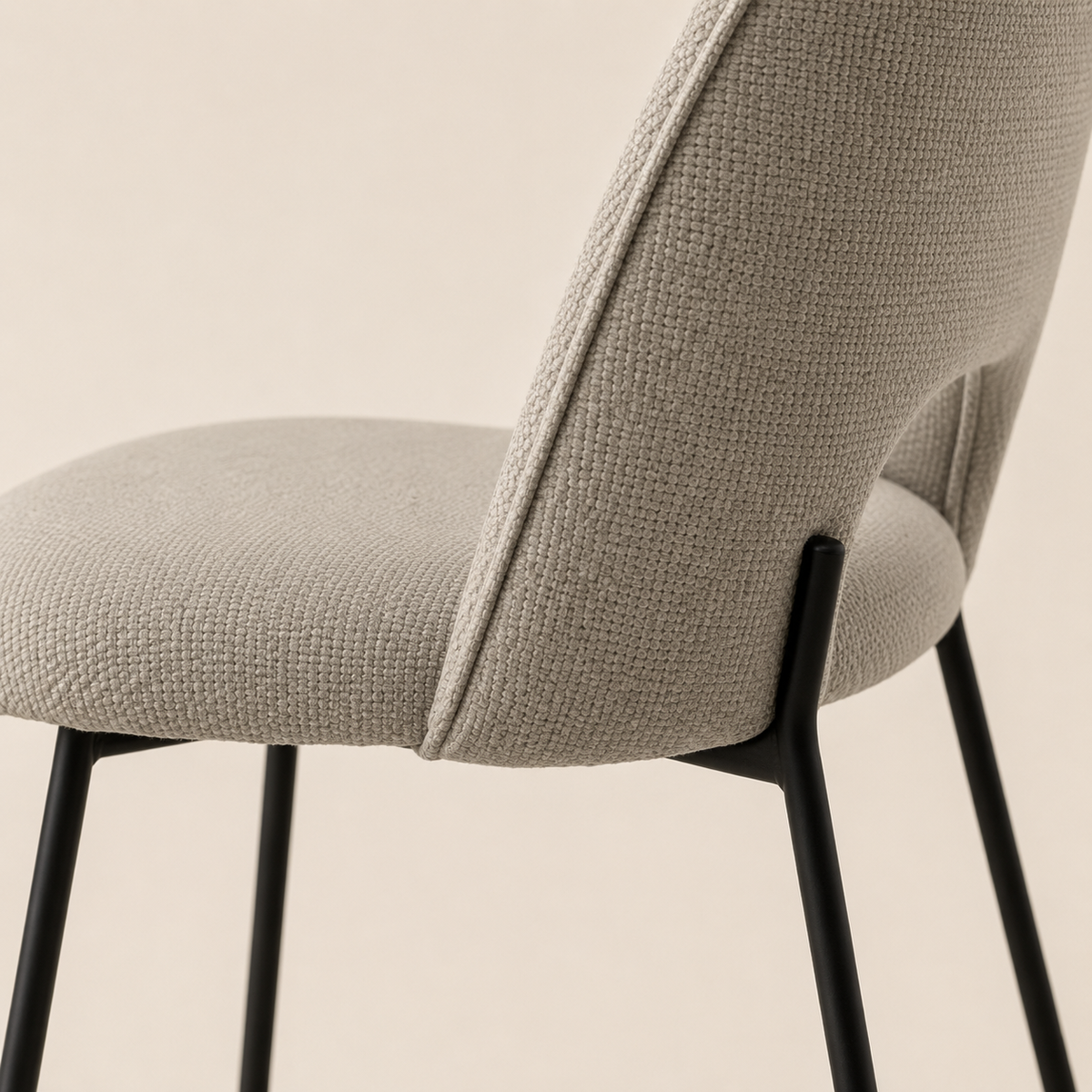 Silla de comedor tapizada, pata metálica